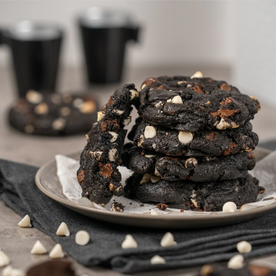 galltas negras con chips blanco